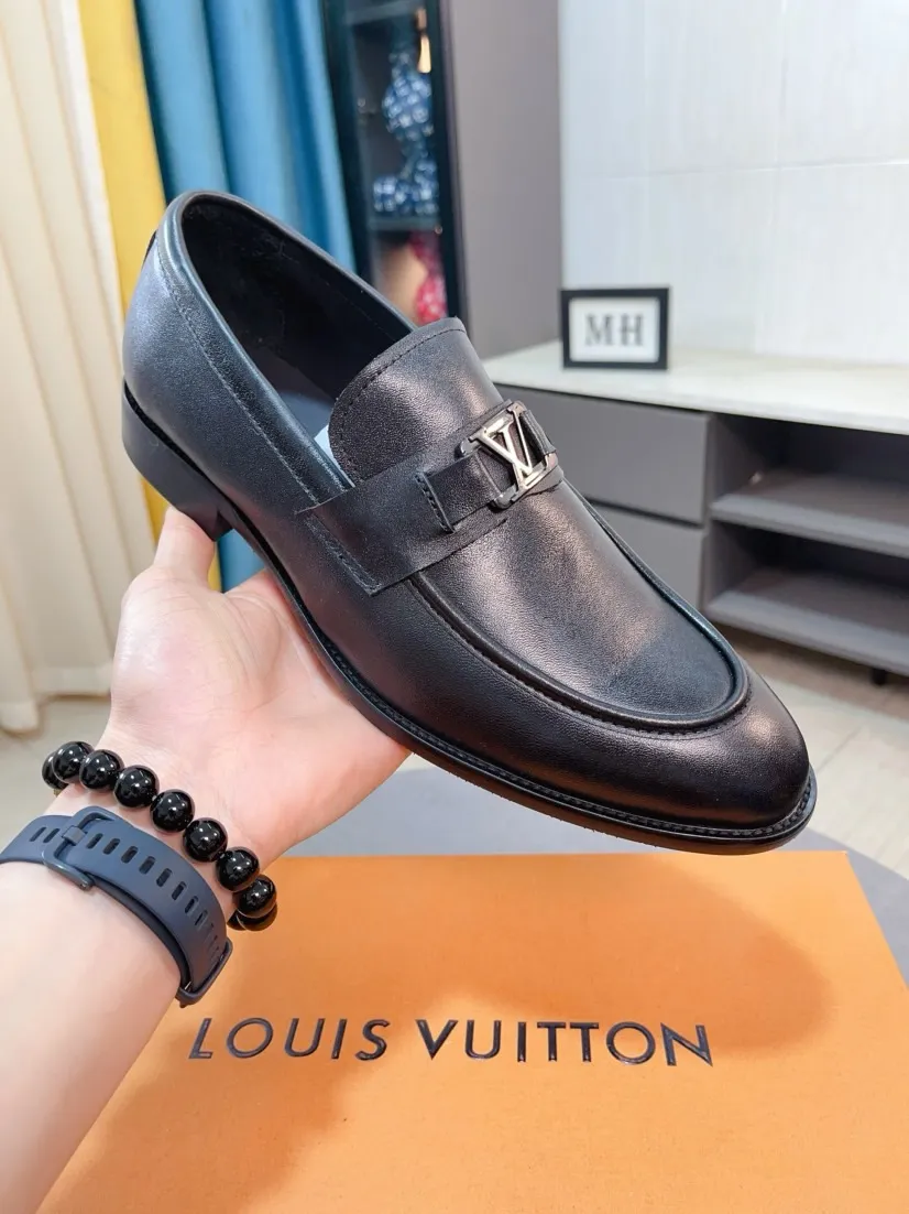 Men's Men's Shoes 💰458🌹🌹Niuli [LV] Louis Vuitton's new open-edge pigskin shoes are the most popular classic. Synchronized with the official website, the upper adopts Italian imported upper embossing➕comfortable cowhide lining, fashionable atmosphere, unique brand and unique craftsmanship. Highlighting the hot style of the new year. Stop hesitating, stop wandering, get it now. Code number: 38--44